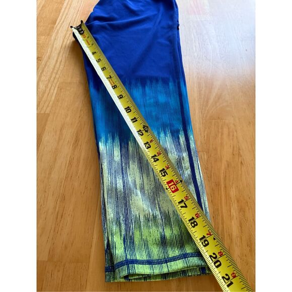 Athleta HIGH RISE LIGHTNING CHATURANGA™ CAPRI Legging SZ Small - Picture 10 of 11